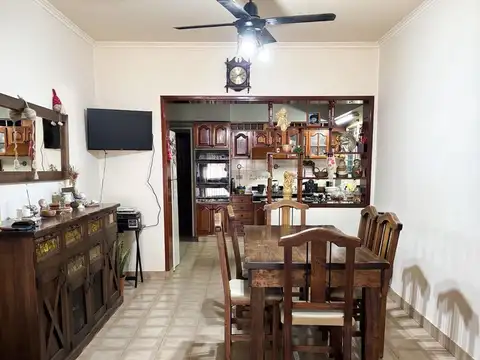 Casa 5 ambientes con 2 baños