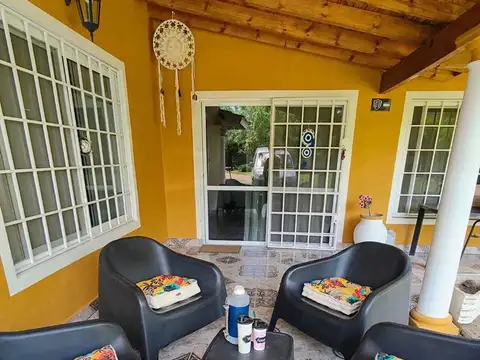 Casa 4 ambientes con 2 baños
