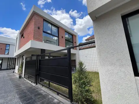 VENTA CASA DUPLEX CASTELAR 4 AMB - APTO CREDITO