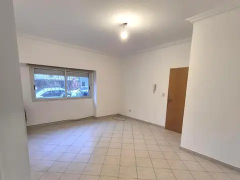 2 AMBIENTES EN ALQUILER PLANTA BAJA AL FRENTE CON PATIO