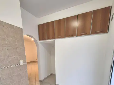 2 AMBIENTES EN ALQUILER PLANTA BAJA AL FRENTE CON PATIO