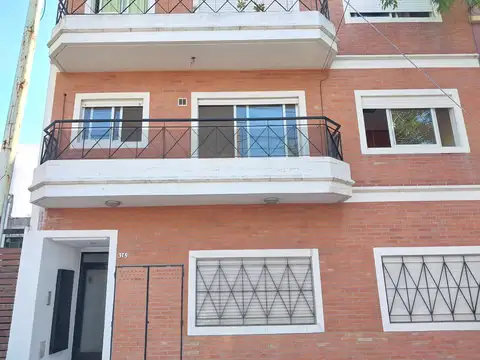 2 AMBIENTES EN ALQUILER PLANTA BAJA AL FRENTE CON PATIO