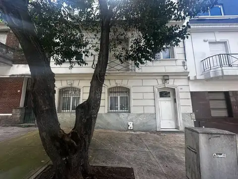 IMPECABLE PH 3 AMBIENTES PB AL FRENTE RECICLADO APTO PROFESIONAL PATIO PARRILA SIN EXPENSAS 