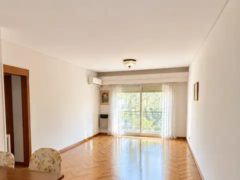 4 ambientes al frente con balcon, espacio guardacoche y baulera
