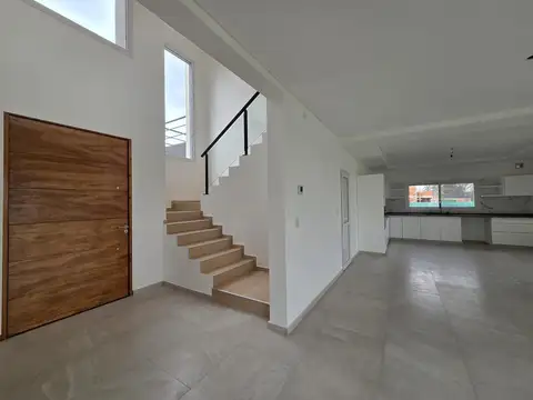 Casa 5 ambientes con 3 baños