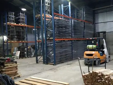 Galpón Industrial 2.500 m² c/ oficinas y entradas de camión - 9 De Abril