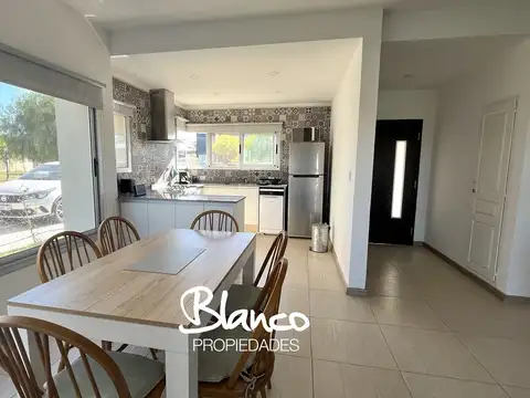 Casa 5 ambientes con 3 baños