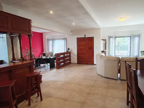 Venta casa 6 dormitorios, pileta Colonia Tirolesa
