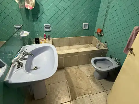 Departamento en primer piso tres ambientes