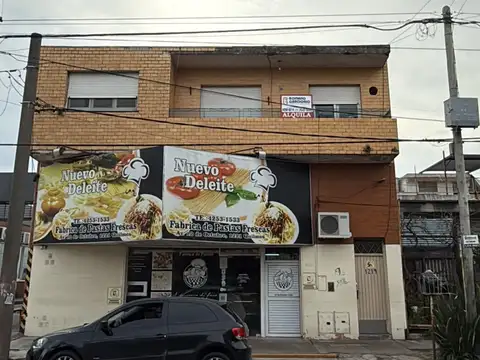 Departamento en primer piso tres ambientes