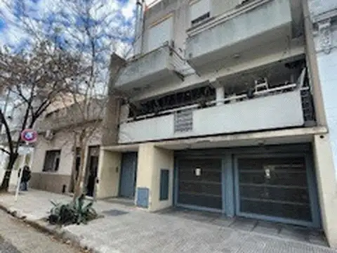 EXC 2 AMBIENTES AMPLIOS PB CONTRAFRENTE CON PATIO Y TERRAZA PROPIA CALDERA INDIVIDUAL MODERNO T/LUZ