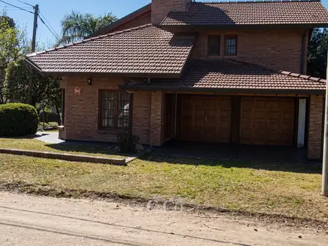 Casa 7 ambientes con 3 baños