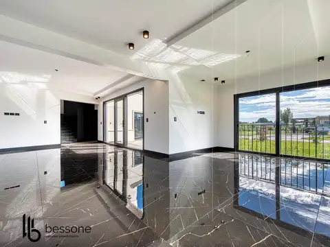 Casa 4 ambientes con 3 baños