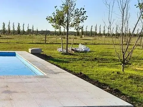 Casa en venta - 2 Dormitorios 2 Baños - 7.500Mts2 - Lobos