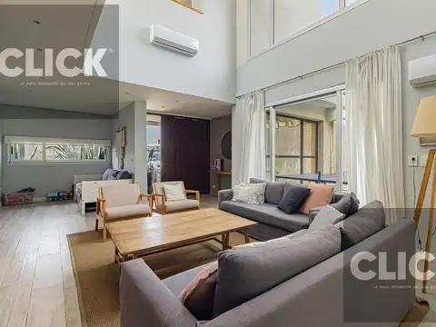 Casa en Venta con 4 cocheras