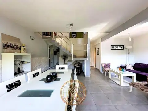 Casa 5 ambientes con 2 baños