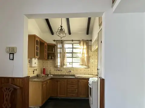 Casa 4 ambientes con 1 baño