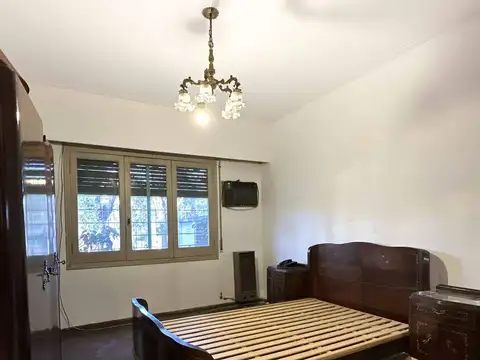 Casa en  VENTA  3 dormitorios con cochera  en Alberdi