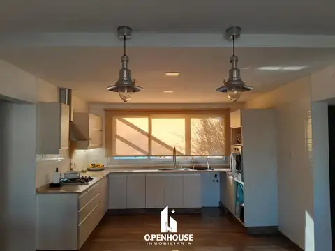 Casa 10 ambientes con 3 baños
