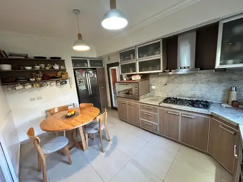Casa 5 ambientes con 3 baños