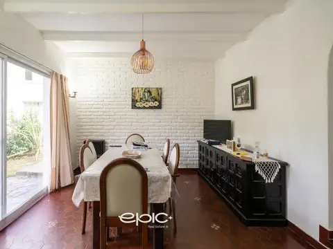 Casa 4 ambientes con 2 baños