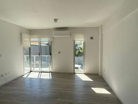 Departamento en alquiler anual, con cochera, en Tigre centro