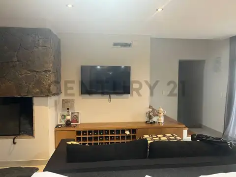 CASA EN VENTA EN EXCLUSIVO BARRIO MENDOZA NORTE
