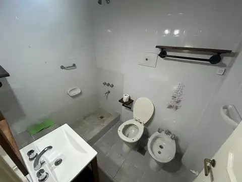 VENDE SEMIPISO 4 AMB CON DEP Y BALCÓN EN CAÑITAS