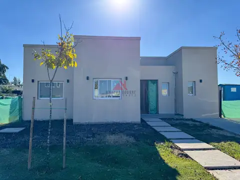 Casa 4 ambientes con 3 baños