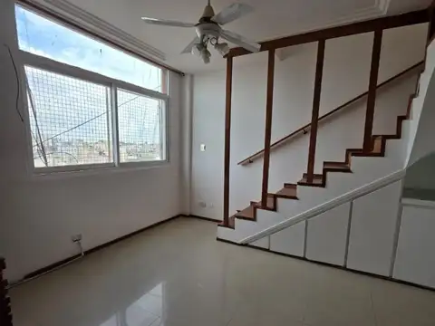 Avenida Hipólito Yrigoyen 1500