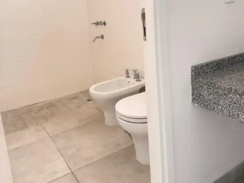 VENTA: Amplio departamento-terraza y hermosa vista