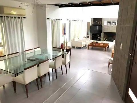 Boulevard de Todos los Santos 5601 - Villanueva - Tigre