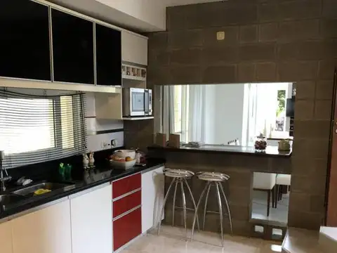 Casa 6 ambientes con 3 baños