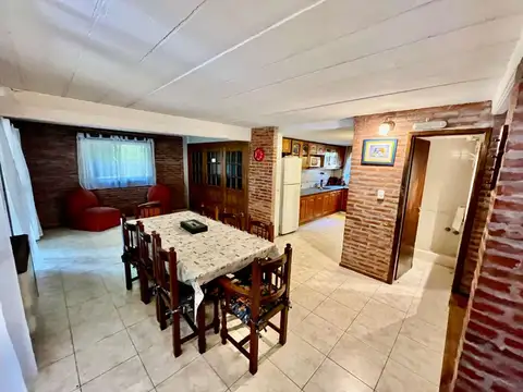 Casa 5 ambientes con 3 baños