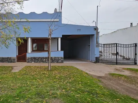 Casa en venta c/ cochera en Bajo Hondo