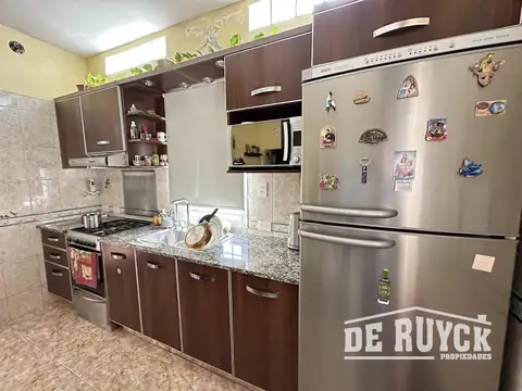 Casa 3 ambientes con 2 baños