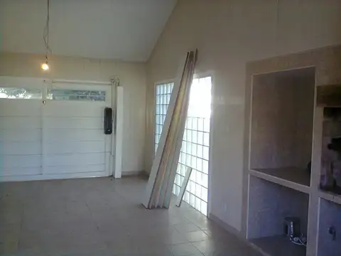 Casa 8 ambientes con 4 baños