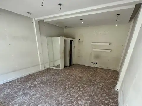 LOCAL COMERCIAL EN ALQUILER. CENTRO DE REMEDIOS DE ESCALADA - Beltrán al 200