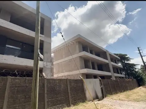 VENTA DPTO 3 AMB. 98M2  CON COCHERA PATIO MORENO