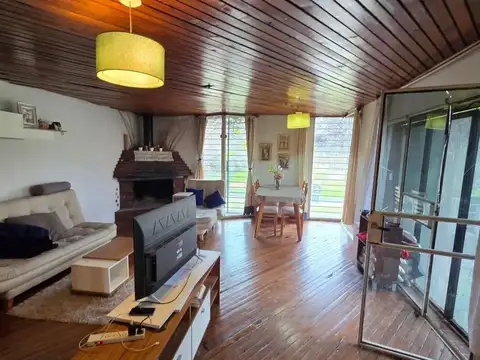 62 y 119 - Dpto planta alta con terraza y cochera -