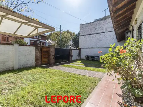 Casa en Venta con 3 cocheras