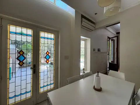 Casa 7 ambientes con 2 baños