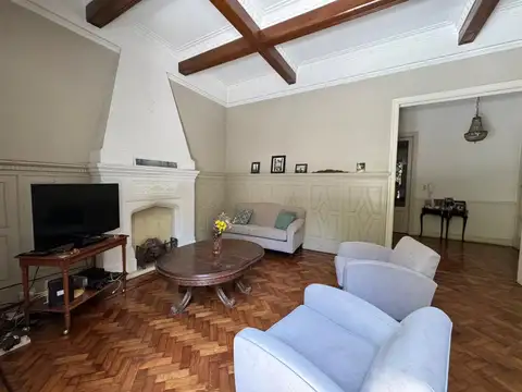 Venta de Casa 7 ambientes con Cochera, Patio, Piscina y Terraza en Flores