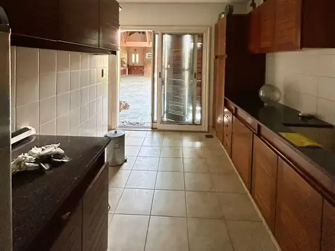 CHALET DE CATEGORIA A LA VENTA CALLE SANCHEZ 1072 FRENTE AL CLUB TENNIS ADROGUE