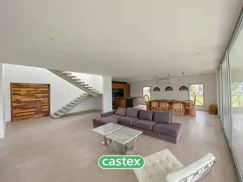 Casa 5 ambientes con 3 baños