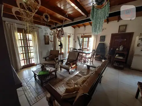 Casa 5 ambientes con 2 baños