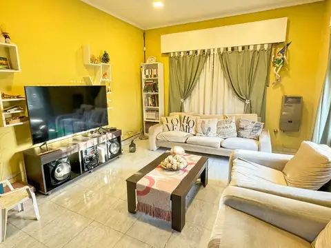 Casa en Venta con 2 cocheras