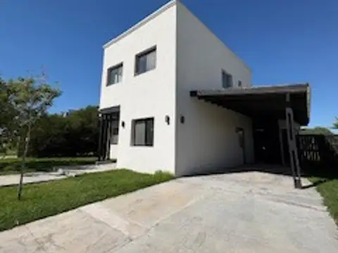 Casa en Alquiler de 3 dormitorios