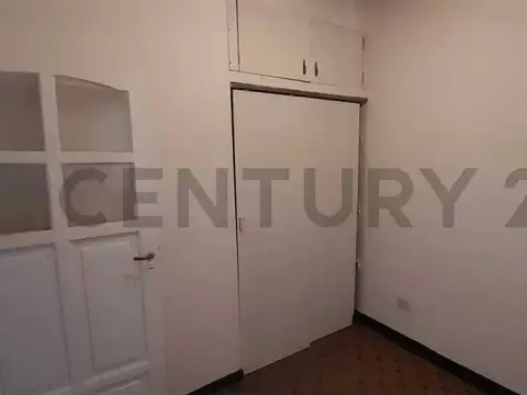 Hipólito Irigoyen 100, Piso 0