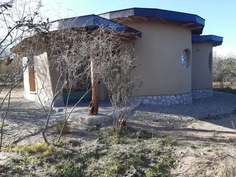Casa 2 ambientes con 1 baño